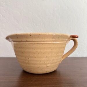 Vintage Handmade Pottery Pouring Bowl Small Mixing‎ Brown Tan Handle